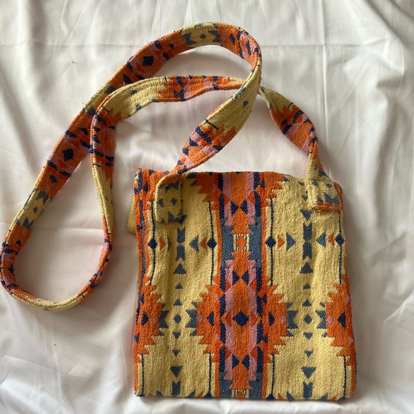 Wrangler Crossbody Bag - Picture 4 of 5